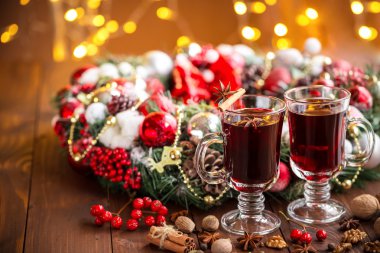 Baharat ile Noel sıcak mulled şarap