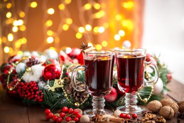 Baharat ile Noel sıcak mulled şarap