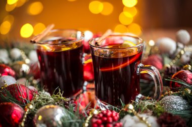 Baharat ile Noel sıcak mulled şarap