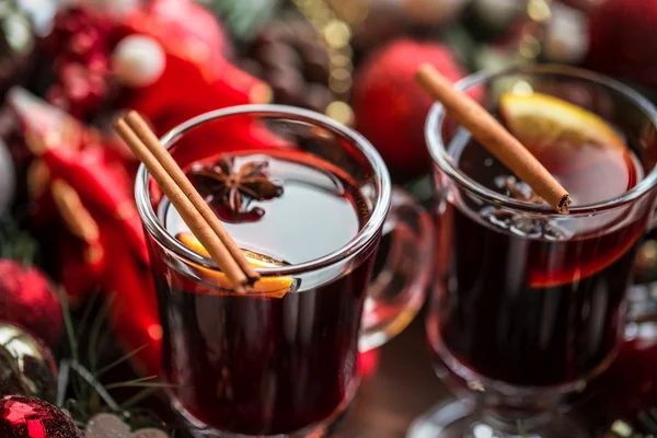 Christmas hot mulled wine with spices — Stock Photo, Image