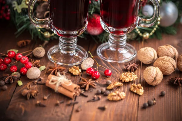Χριστούγεννα ζεστό mulled κρασί με καρυκεύματα Royalty Free Φωτογραφίες Αρχείου