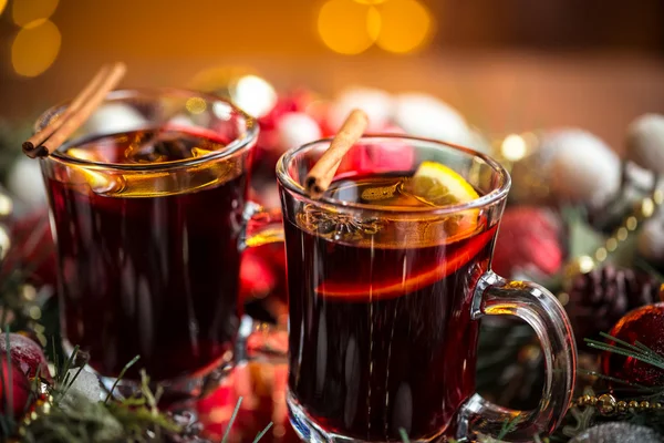 Χριστούγεννα ζεστό mulled κρασί με καρυκεύματα Εικόνα Αρχείου