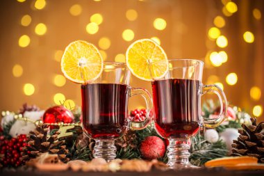 Baharat ile Noel sıcak mulled şarap