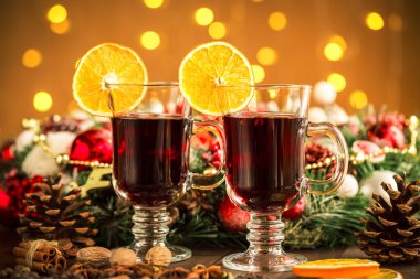 Baharat ile Noel sıcak mulled şarap