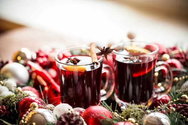 Hot mulled wine with spices — Zdjęcie stockowe