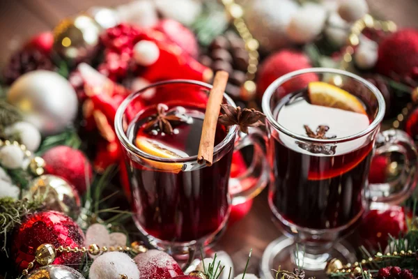 Hot mulled wine with spices — Stock Photo, Image