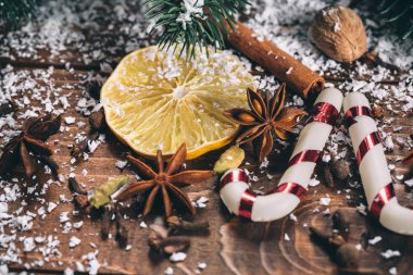 Sıcak şarap için baharat koleksiyonu