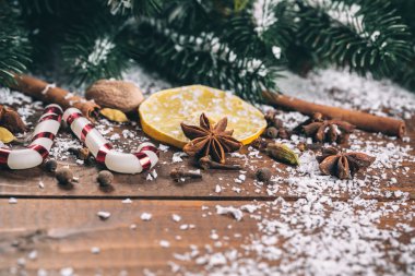 Sıcak şarap için baharat koleksiyonu