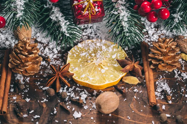 Hermoso abeto de nieve de Navidad — Foto de Stock