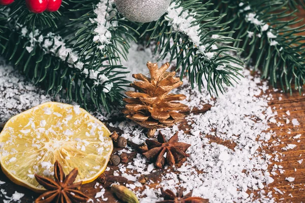 Hermoso abeto de nieve de Navidad — Foto de Stock