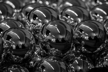 Gümüş Noel topları