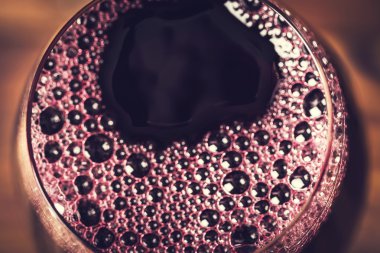 kırmızı şarap bardağı