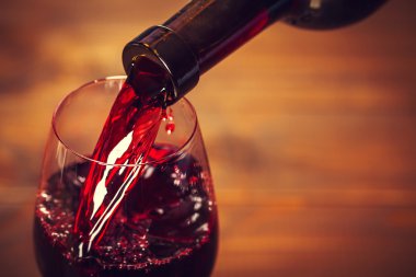 Fine Pouring red wine clipart
