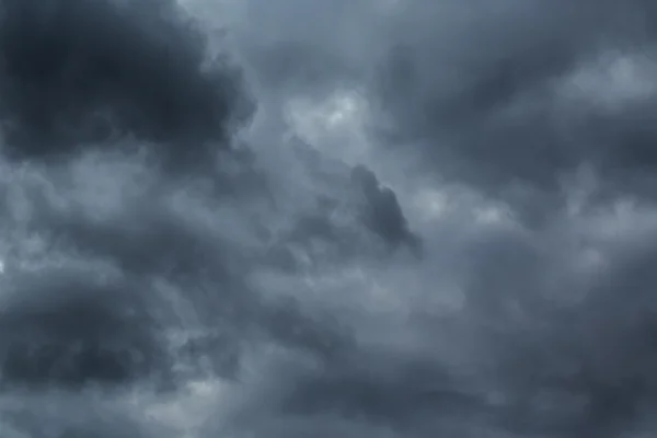 Nubes oscuras antes de una tormenta —  Fotos de Stock