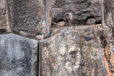 eski duvar büyük taşlar