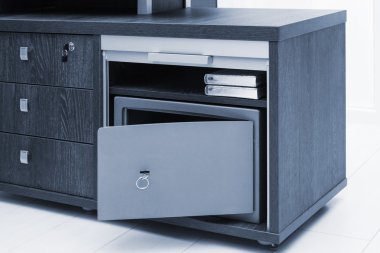 Modern metal güvenli