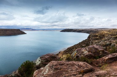 Dağlardaki güzel göl