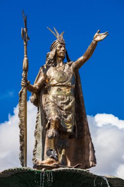 Inca Pachacutec heykeli