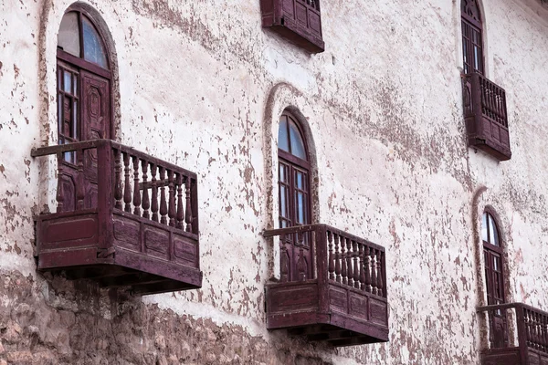 Varandas do edifício velho — Fotografia de Stock