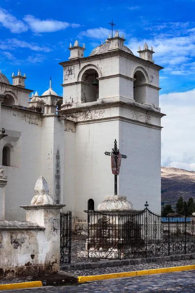 Igreja branca do país — Fotografia de Stock