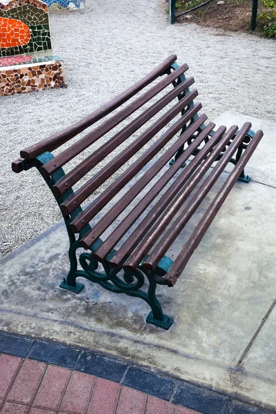 Bench in the alley of the park — Stock Photo, Image