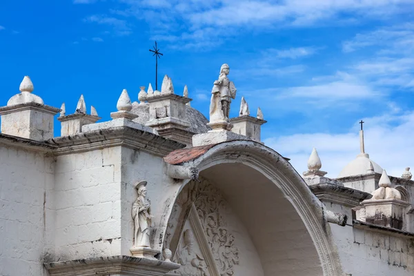 Igreja velha branca — Fotografia de Stock