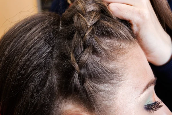 bir esmer örgü dokuma