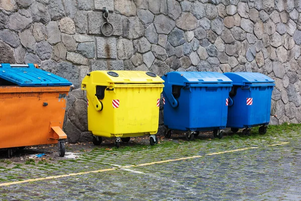 都市のゴミ缶は ロイヤリティフリーのストック写真