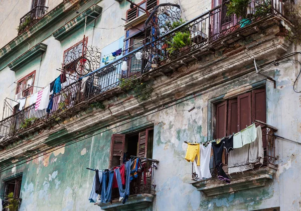 Secagem Roupas Nas Varandas Edifício Antigo — Fotografia de Stock