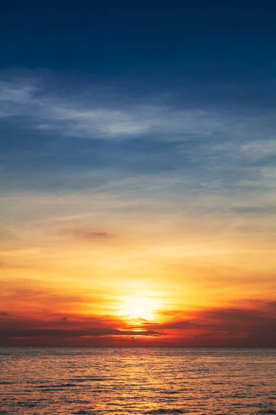 Pôr Sol Dramático Com Nuvens Sobre Oceano — Fotografia de Stock