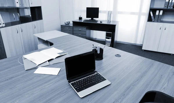 Laptop Auf Dem Schreibtisch Modernen Büro — Stockfoto