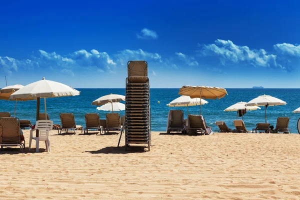 Parasols and sun loungers — Stock Photo, Image