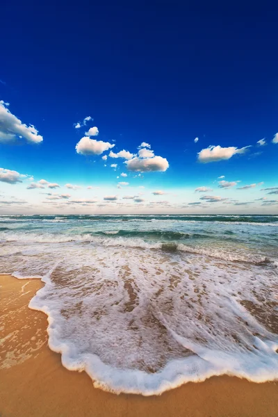 Céu na praia arenosa — Fotografia de Stock