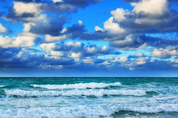 Oceano com ondas — Fotografia de Stock