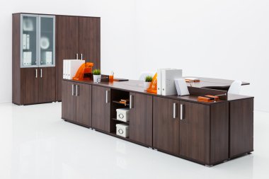 plastik koltuk, Resepsiyon ve kitaplık