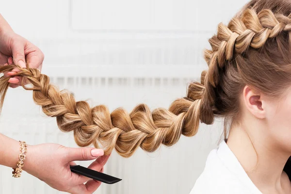 Girl in a hair salon — Stock Photo, Image