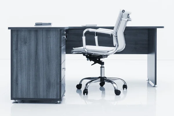 Biurko i skórzane krzesło — Zdjęcie stockowe