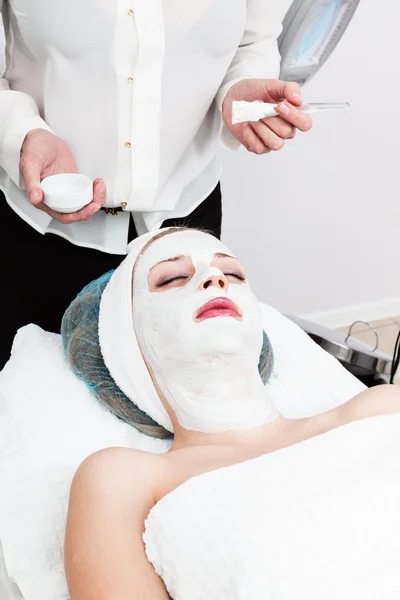 Applying cosmetic mask — Stock Photo, Image