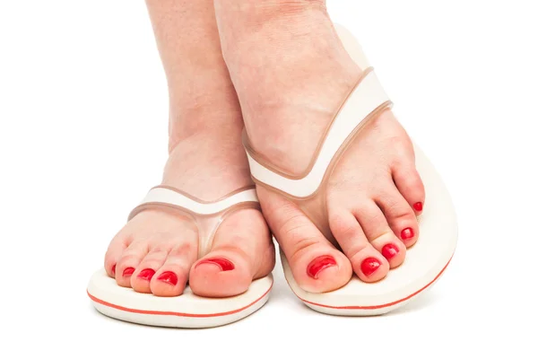 Frauenfüße in Flip-Flops — Stockfoto