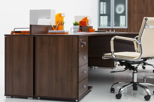 Desk, leather armchair and bookcase — Stock Photo, Image