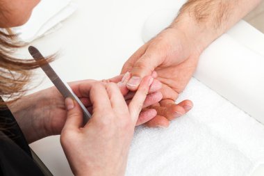 Manikür odasında manikür