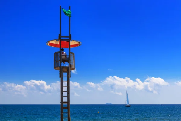 Torre de salvavidas en la playa —  Fotos de Stock