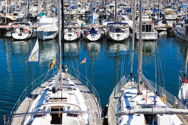 Modern yachts in port — Stock Photo, Image