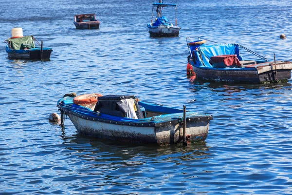 Barcos de pesca en el océano de bahía —  Fotos de Stock