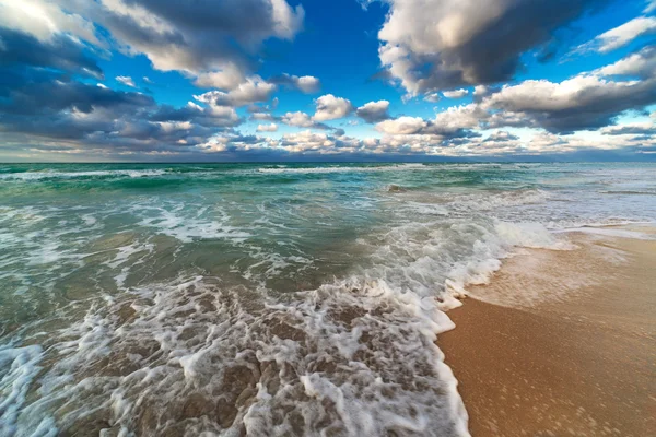 Océano y playa de arena — Foto de Stock