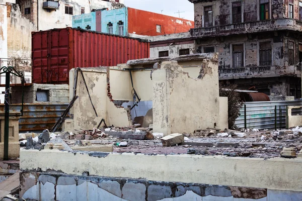 Antigua casa en ruinas — Foto de Stock