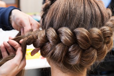 örgülü örgü esmer