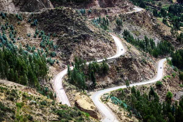 Turismos en mountain road —  Fotos de Stock