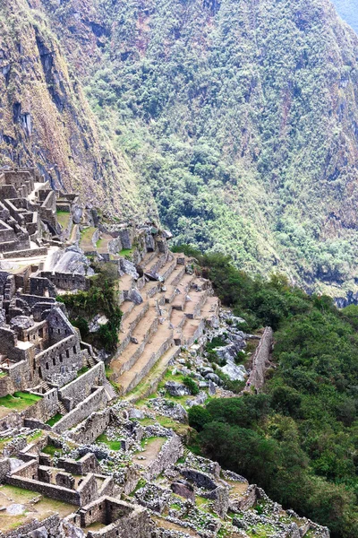 Macchu Picchu no fundo das montanhas — Fotografia de Stock