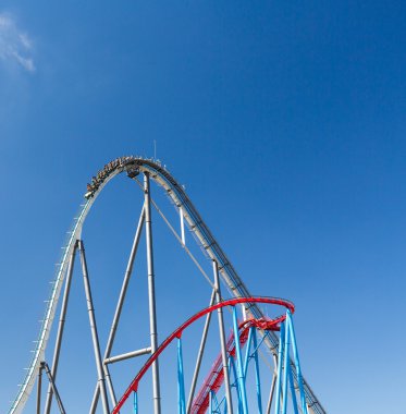 Roller Coaster eğlence eğlence Tema Parkı içinde